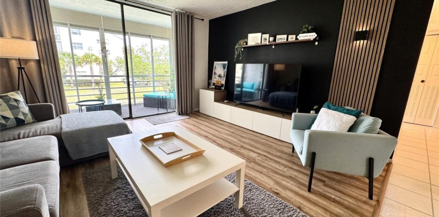 Condominio en Lauderdale Lakes, Florida, 1 dormitorio  № 2084480