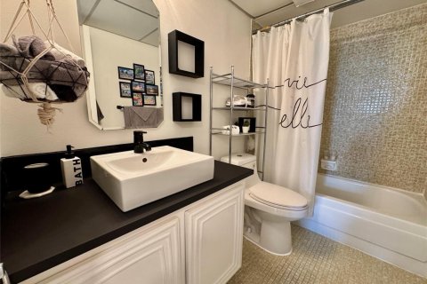 Condominio en venta en Lauderdale Lakes, Florida, 1 dormitorio, 69.49 m2 № 2084480 - foto 19