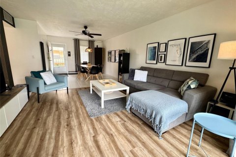 Condominio en venta en Lauderdale Lakes, Florida, 1 dormitorio, 69.49 m2 № 2084480 - foto 4