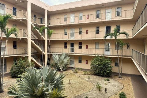 Condominio en venta en Lauderdale Lakes, Florida, 1 dormitorio, 69.49 m2 № 2084480 - foto 25