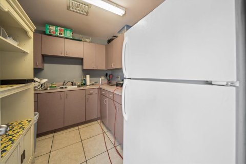 Commercial property in Daytona Beach Shores, Florida 499.63 sq.m. № 1115588 - photo 5