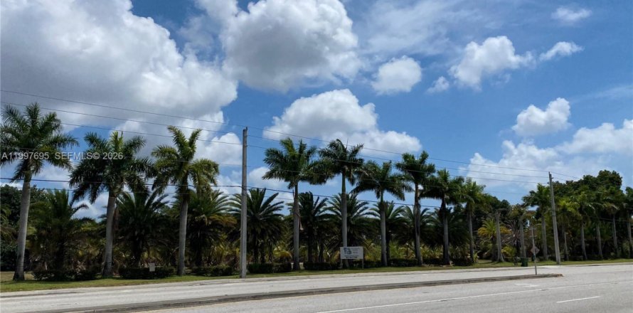 Immobilier commercial à Palm Springs, Floride № 2059370