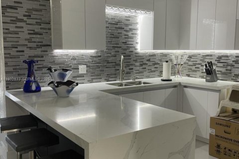 Снять в аренду виллу или дом в Майами, Флорида 4 спальни, 131.09м2, № 1991673 - фото 6