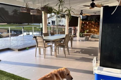 Снять в аренду виллу или дом в Майами, Флорида 4 спальни, 131.09м2, № 1991673 - фото 10