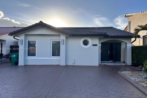 Снять в аренду виллу или дом в Майами, Флорида 4 спальни, 131.09м2, № 1991673 - фото 2