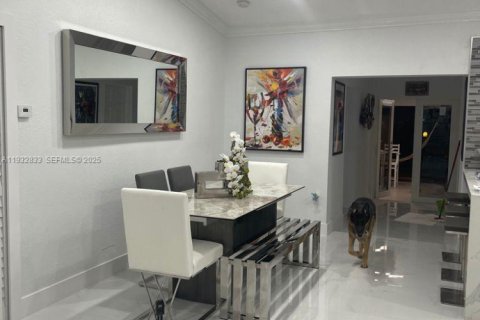 Снять в аренду виллу или дом в Майами, Флорида 4 спальни, 131.09м2, № 1991673 - фото 5