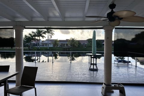 Снять в аренду виллу или дом в Майами, Флорида 4 спальни, 131.09м2, № 1991673 - фото 12