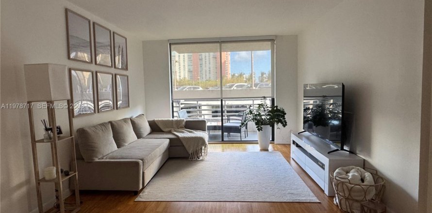 Condo in Aventura, Florida, 2 bedrooms  № 2045197