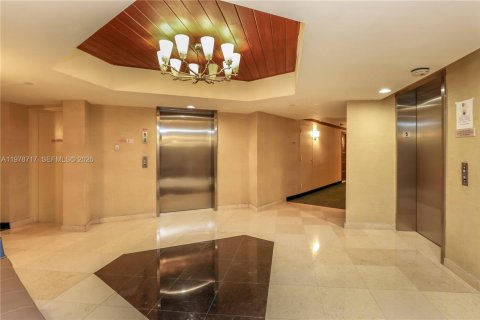 Condo in Aventura, Florida, 2 bedrooms  № 2045197 - photo 19