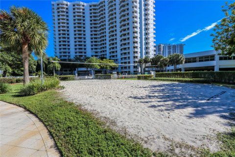 Condo in Aventura, Florida, 2 bedrooms  № 2045197 - photo 18