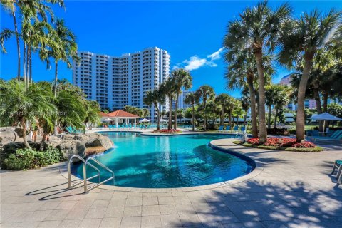 Condo in Aventura, Florida, 2 bedrooms  № 2045197 - photo 17