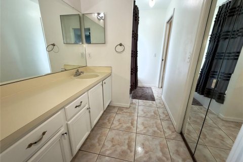 Villa ou maison à louer à Orlando, Floride: 4 chambres, 150.32 m2 № 2380579 - photo 13