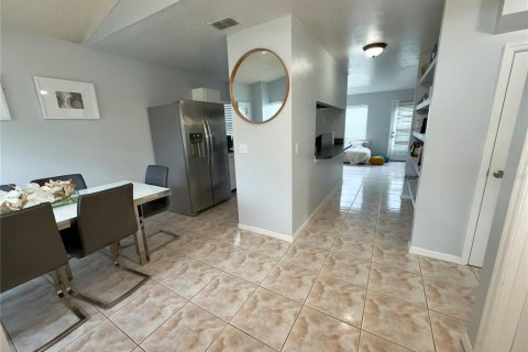 Villa ou maison à louer à Orlando, Floride: 4 chambres, 150.32 m2 № 2380579 - photo 5
