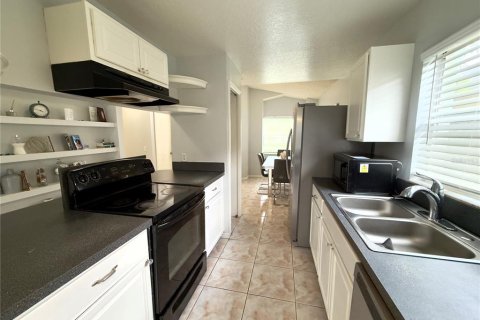 Villa ou maison à louer à Orlando, Floride: 4 chambres, 150.32 m2 № 2380579 - photo 10
