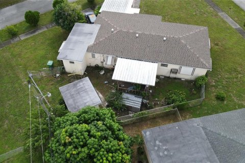 Villa ou maison à vendre à Miami, Floride: 3 chambres, 163.14 m2 № 2425879 - photo 2