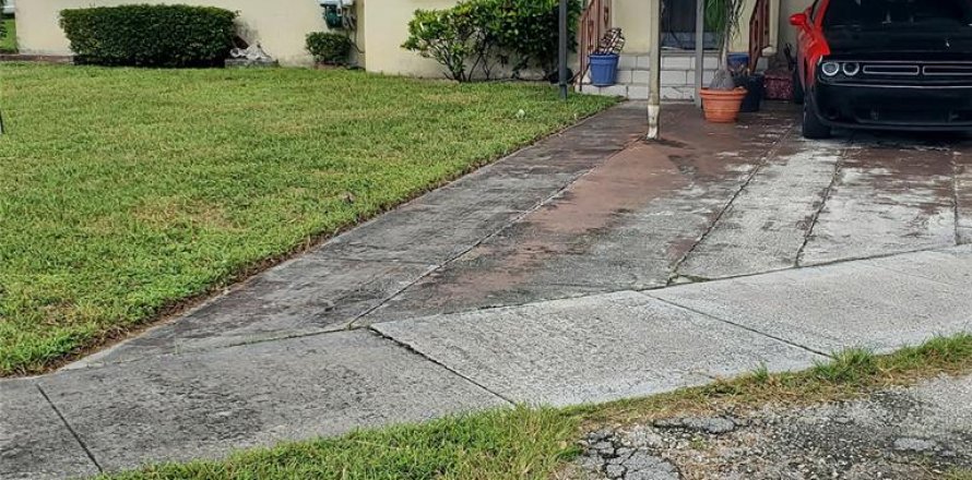 Villa ou maison à Miami, Floride 3 chambres, 163.14 m2 № 2425879