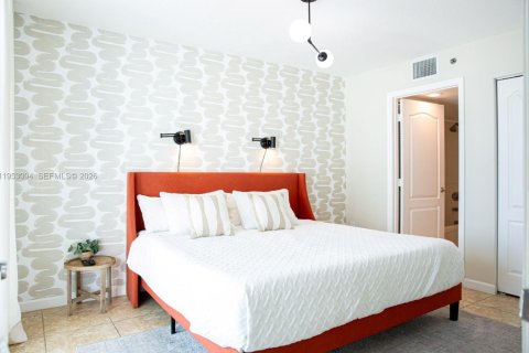 Condo in Miami, Florida, 2 bedrooms  № 2153235 - photo 13