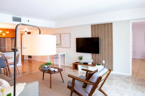 Condo in Miami, Florida, 2 bedrooms  № 2153235 - photo 3