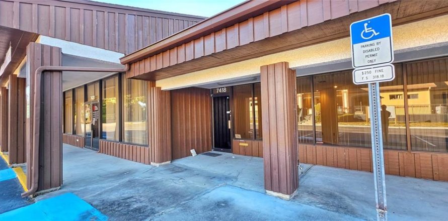Immobilier commercial à Hudson, Floride 151.62 m2 № 2116025