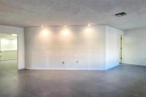 Immobilier commercial à louer à Hudson, Floride: 151.62 m2 № 2116025 - photo 8
