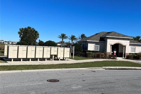 House in Winter Haven, Florida 4 bedrooms, 186.18 sq.m. № 2166583 - photo 2