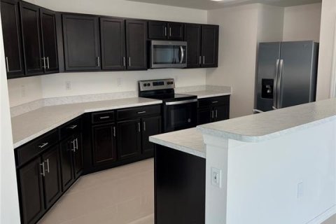 House in Winter Haven, Florida 4 bedrooms, 186.18 sq.m. № 2166583 - photo 11