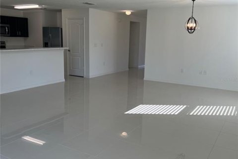 House in Winter Haven, Florida 4 bedrooms, 186.18 sq.m. № 2166583 - photo 7