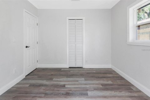 House in Saint Petersburg, Florida 3 bedrooms, 127.09 sq.m. № 2195167 - photo 25