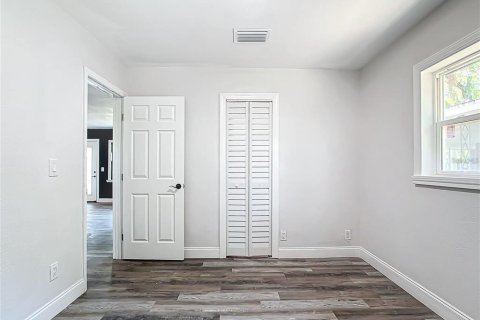 House in Saint Petersburg, Florida 3 bedrooms, 127.09 sq.m. № 2195167 - photo 22
