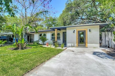 House in Saint Petersburg, Florida 3 bedrooms, 127.09 sq.m. № 2195167 - photo 4