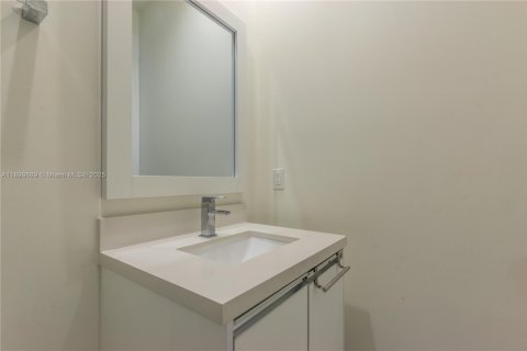 Снять в аренду кондоминиум в Дорал, Флорида 3 спальни, 165.46м2, № 1950748 - фото 23