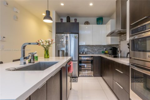 Снять в аренду кондоминиум в Дорал, Флорида 3 спальни, 165.46м2, № 1950748 - фото 11