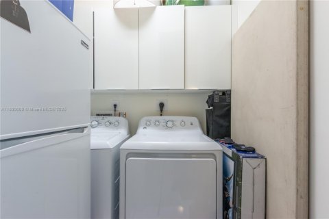 Снять в аренду кондоминиум в Дорал, Флорида 3 спальни, 165.46м2, № 1950748 - фото 24