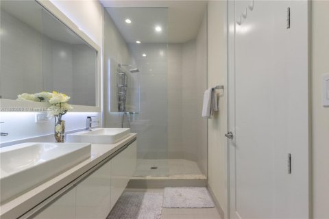 Снять в аренду кондоминиум в Дорал, Флорида 3 спальни, 165.46м2, № 1950748 - фото 18