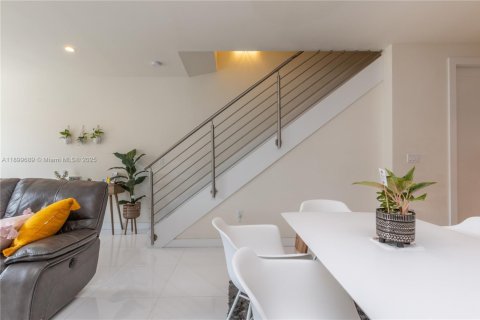 Снять в аренду кондоминиум в Дорал, Флорида 3 спальни, 165.46м2, № 1950748 - фото 8