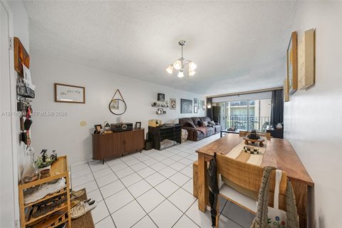 Copropriété à louer à Miami, Floride: 1 chambre, 78.87 m2 № 2439372 - photo 11