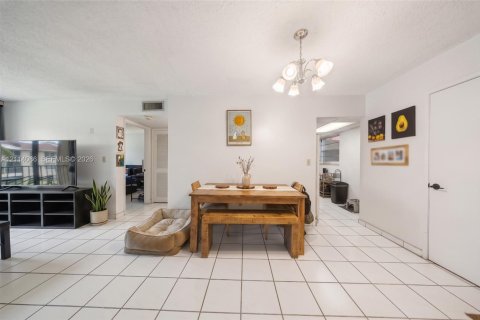 Copropriété à louer à Miami, Floride: 1 chambre, 78.87 m2 № 2439372 - photo 16