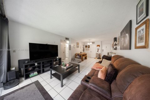 Copropriété à louer à Miami, Floride: 1 chambre, 78.87 m2 № 2439372 - photo 9
