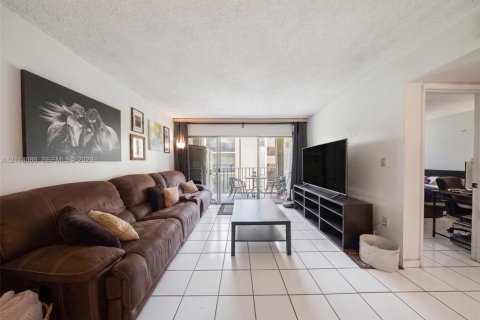 Copropriété à louer à Miami, Floride: 1 chambre, 78.87 m2 № 2439372 - photo 6