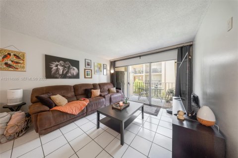 Copropriété à louer à Miami, Floride: 1 chambre, 78.87 m2 № 2439372 - photo 7