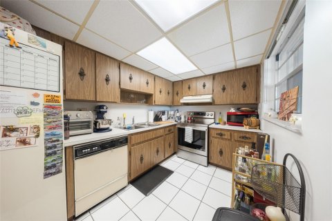 Copropriété à louer à Miami, Floride: 1 chambre, 78.87 m2 № 2439372 - photo 24