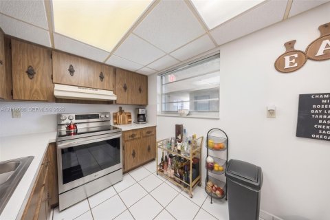 Copropriété à louer à Miami, Floride: 1 chambre, 78.87 m2 № 2439372 - photo 19