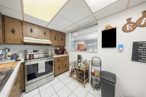 Copropriété à louer à Miami, Floride: 1 chambre, 78.87 m2 № 2439372 - photo 22