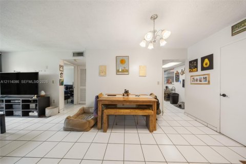 Copropriété à louer à Miami, Floride: 1 chambre, 78.87 m2 № 2439372 - photo 13