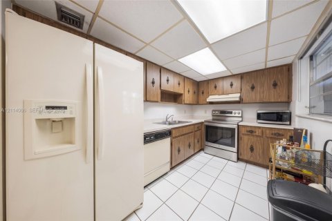 Copropriété à louer à Miami, Floride: 1 chambre, 78.87 m2 № 2439372 - photo 21