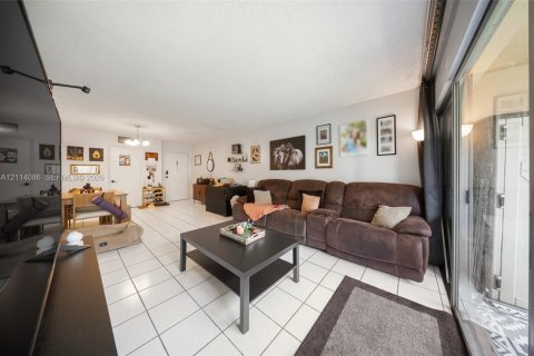 Copropriété à louer à Miami, Floride: 1 chambre, 78.87 m2 № 2439372 - photo 4