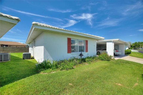 Duplex in Lakeland, Florida 2 bedrooms, 113.9 sq.m. № 1827113 - photo 2