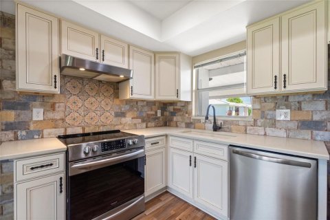 Duplex in Lakeland, Florida 2 bedrooms, 113.9 sq.m. № 1827113 - photo 6