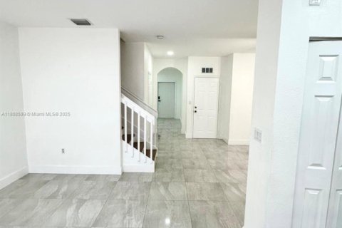 Townhouse in Cutler Bay, Florida 4 bedrooms, 145.11 sq.m. № 1752664 - photo 4