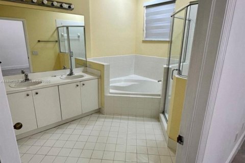 Townhouse in Cutler Bay, Florida 4 bedrooms, 145.11 sq.m. № 1752664 - photo 9